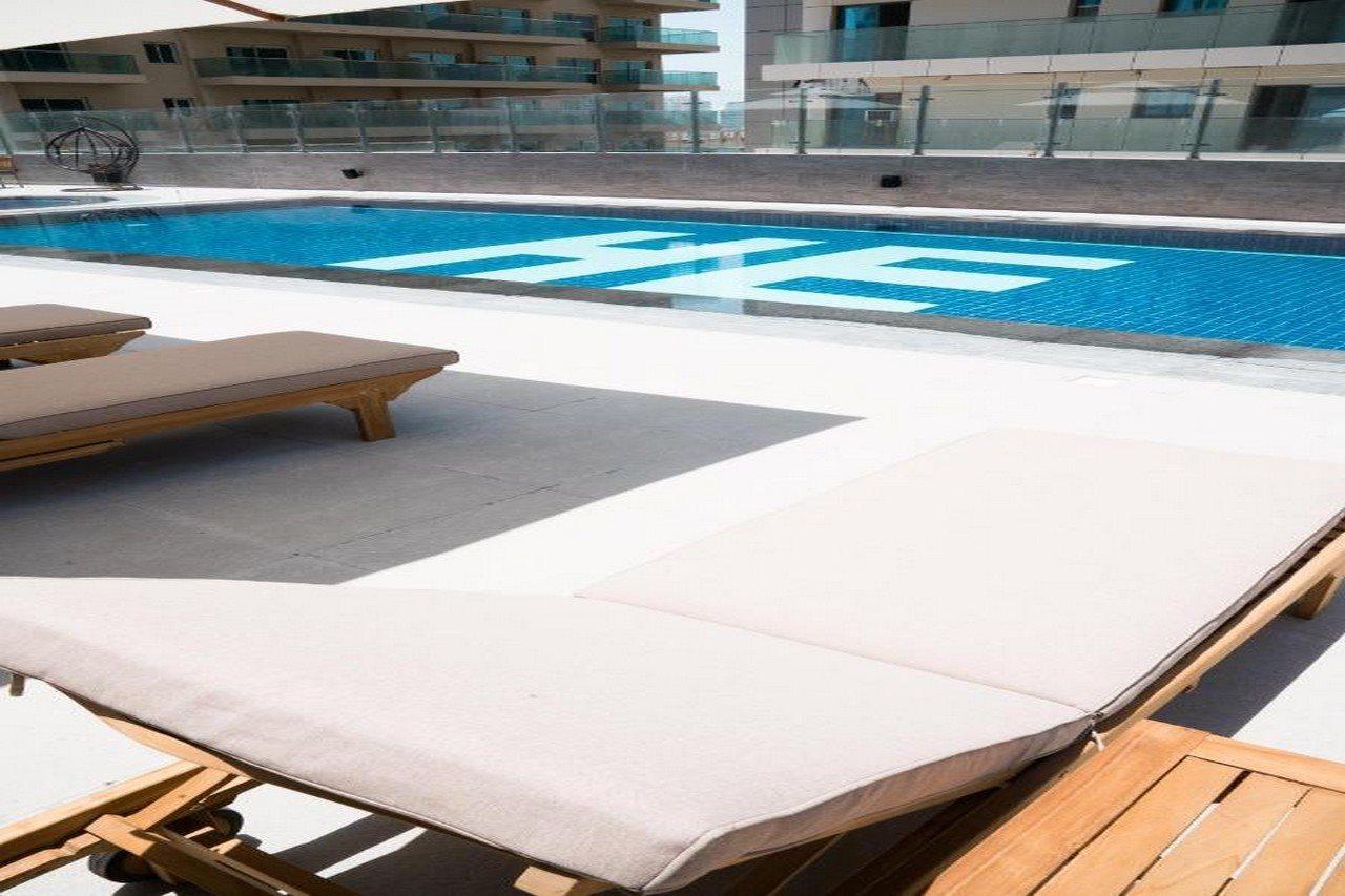 He Hotel Apartments Дубай Экстерьер фото A pool cover